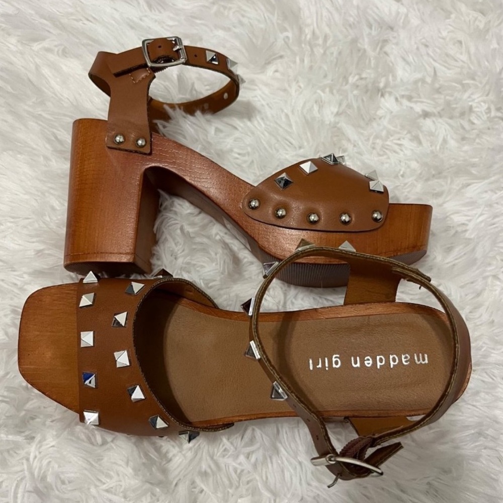 NEW MADDEN GIRL HEELS CASHE SILVER STUDDED HEEL SANDAL 00S STYLE